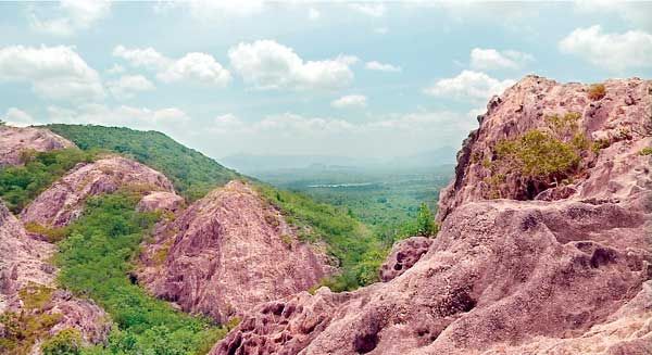 Namal Uyana & Rose Quartz Mountain